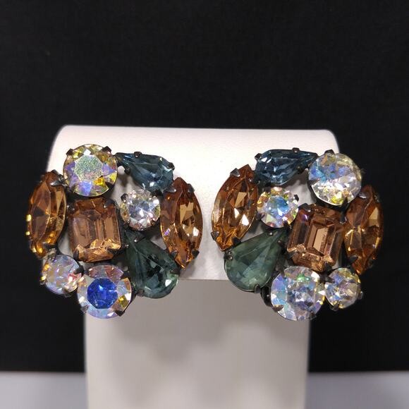 Weiss Blue Green Topaz Rhinestone Earrings, Clip Antique Gold Plate, 1950s - Picture 4 of 10